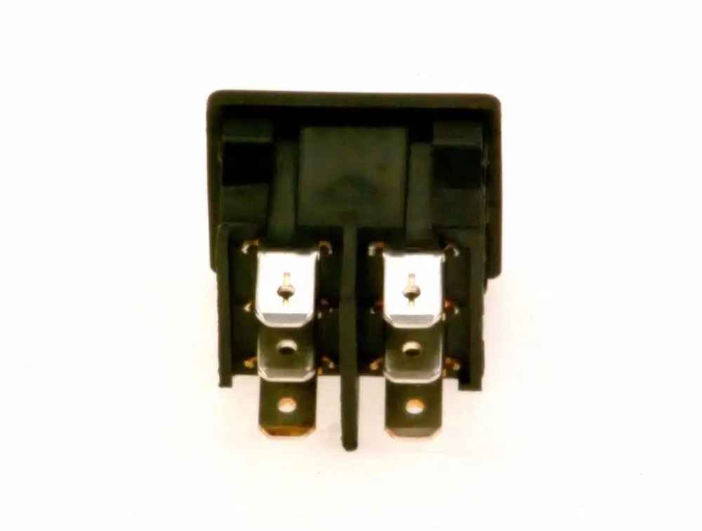 Schwarzer Bosch-Schalter mit vier metallischen Anschlussklemmen, geeignet für elektrische Verbindungen. Ansicht von oben, ohne weitere Beschriftungen.